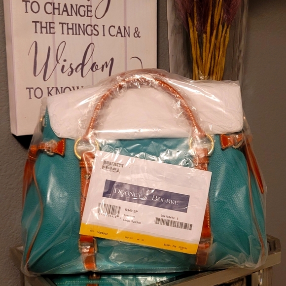 Dooney&Bourke Rare Spearmint Color Satchel - Picture 1 of 6